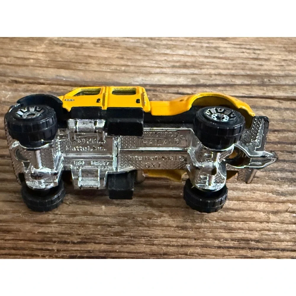 Y2K 2005 Matchbox International CXT Pickup Truck Yellow Diecast Toy Vehicle